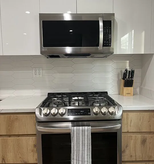 124 S Croft Ave #101 — Photo 10