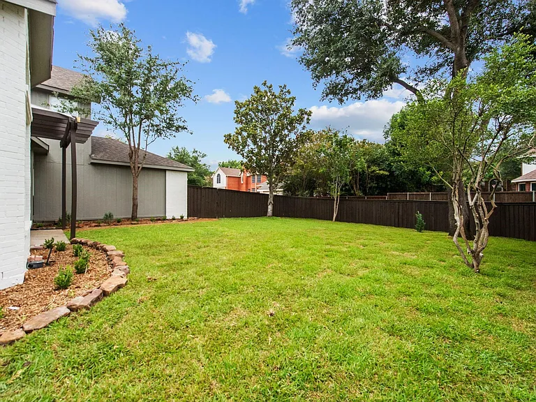 2421 Kittyhawk Dr — Photo 40