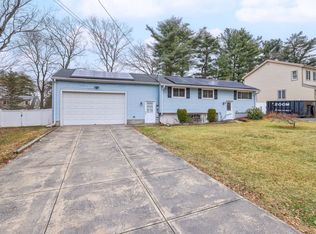 8 Leonard Dr, Southborough, MA 01772