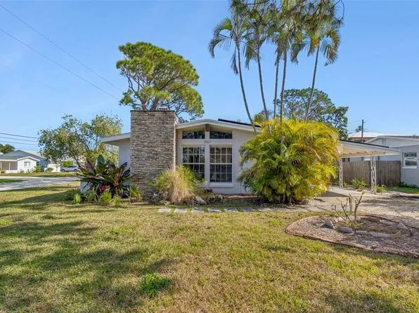 9107 Bay St NE, Saint Petersburg, FL 33702