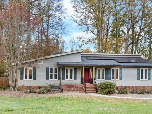 8006 Bridgewood Rd, Clemmons, NC 27012