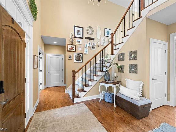 3rd image of 215 Hawks Nest Dr