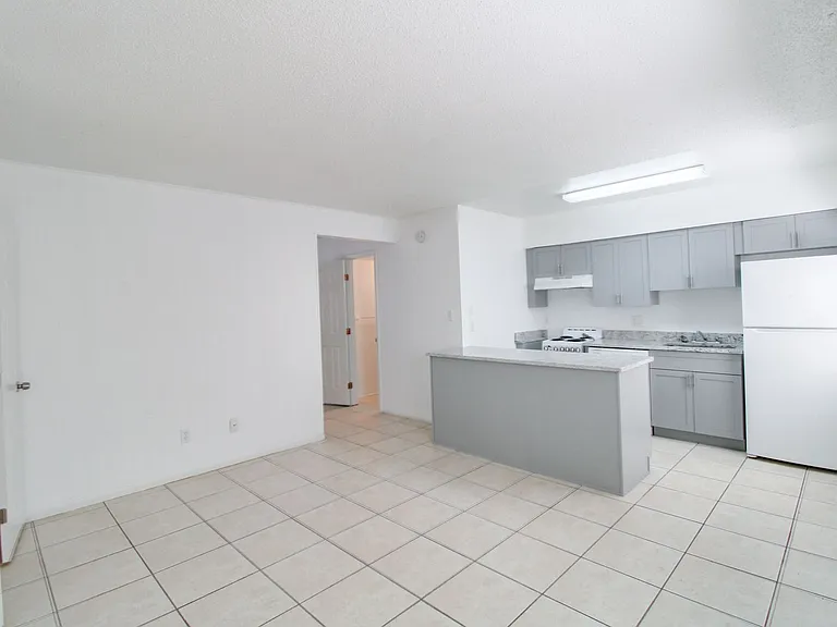 Hamilton House Apartments — Photo 6