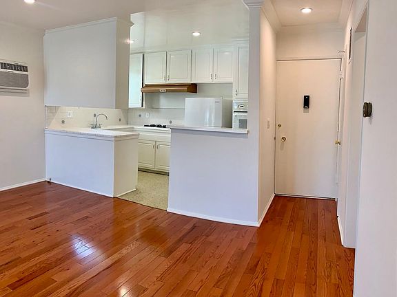 3rd image of 2714 W Clark Ave APT A