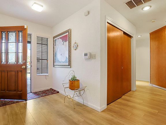 5th image of 1016 Sanford Pl