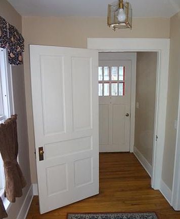 2nd image of 627 E Sunset Ln