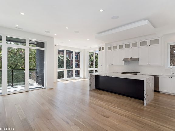 2nd image of 702 W Wellington Ave #1S