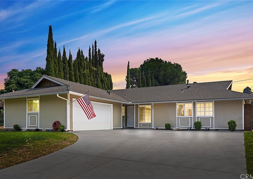 1st image of 994 Lorna St