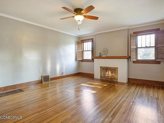 4th image of 102 Forest Hill Ave