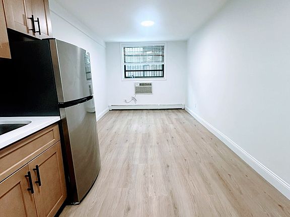 2nd image of 3529 32nd St APT 1R