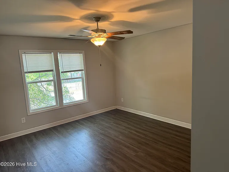 214 Jordan Ln — Photo 13