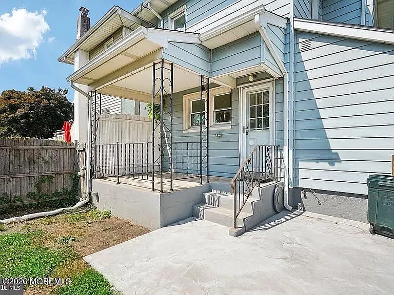 629 Johnston Ave — Photo 12