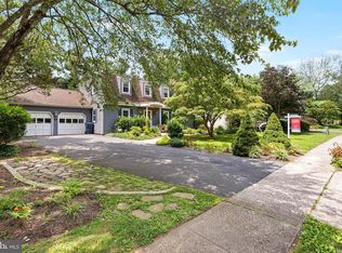 20 Springwood Dr, Lawrence Township, NJ 08648