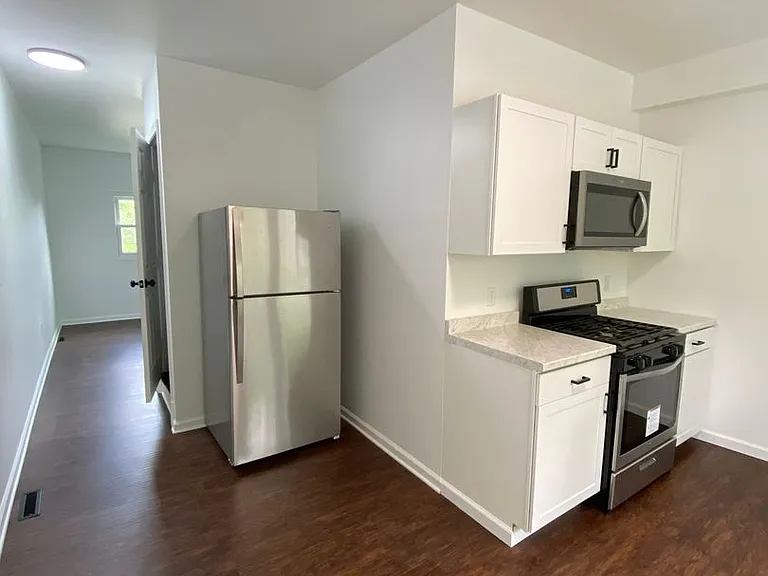 924 Excelsior St — Photo 3