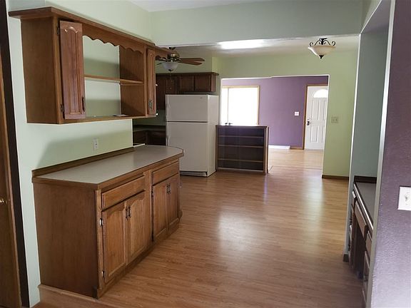 4th image of 3225 Carlton Dr
