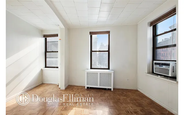 Rented by Douglas Elliman | media 19