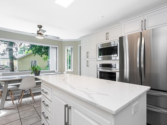 4th image of 14934 Thrift Ave #201