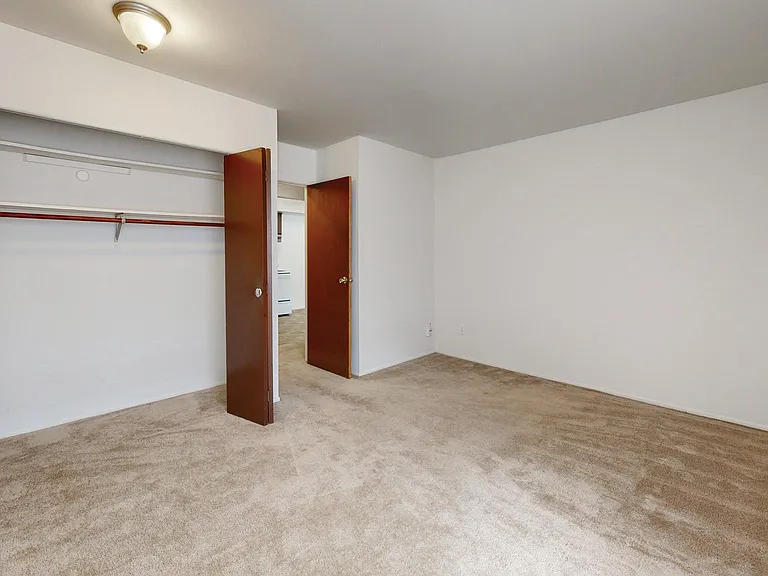Whitehall Apartments — Photo 7
