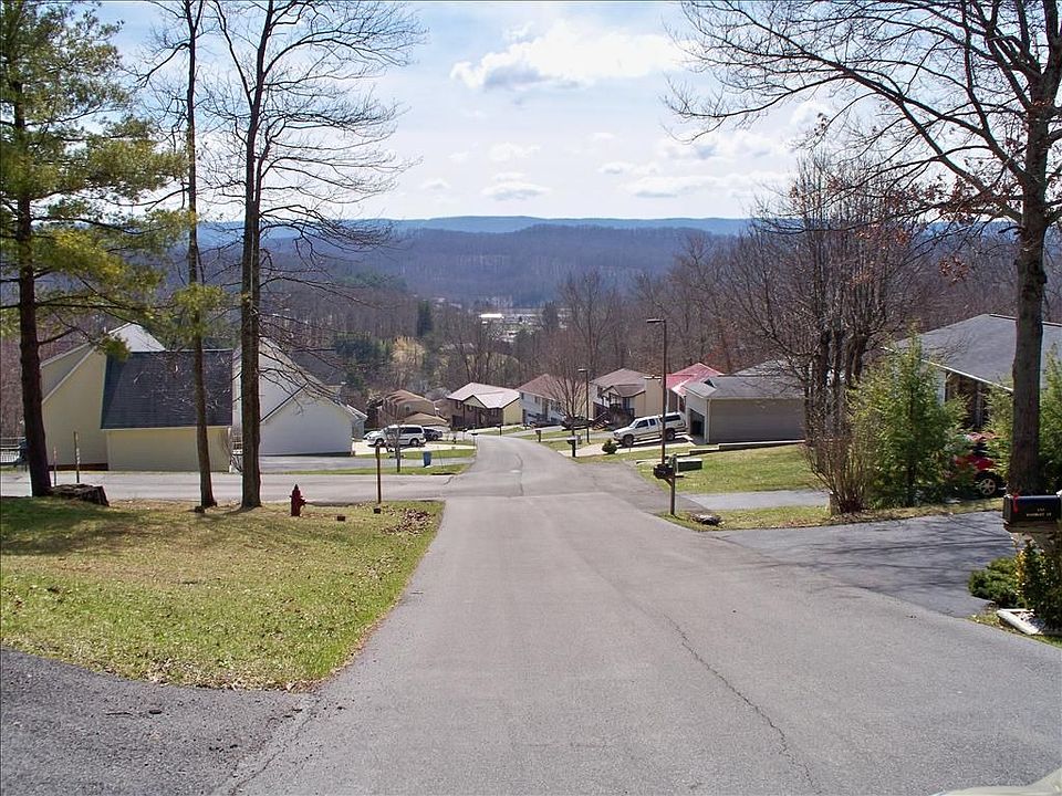 2nd image of 292 Rosemary St