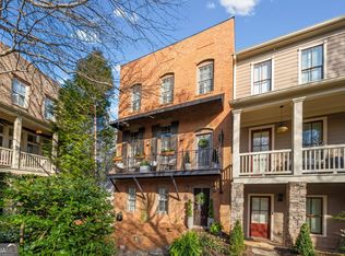 709 Hammond Dr, Woodstock, GA