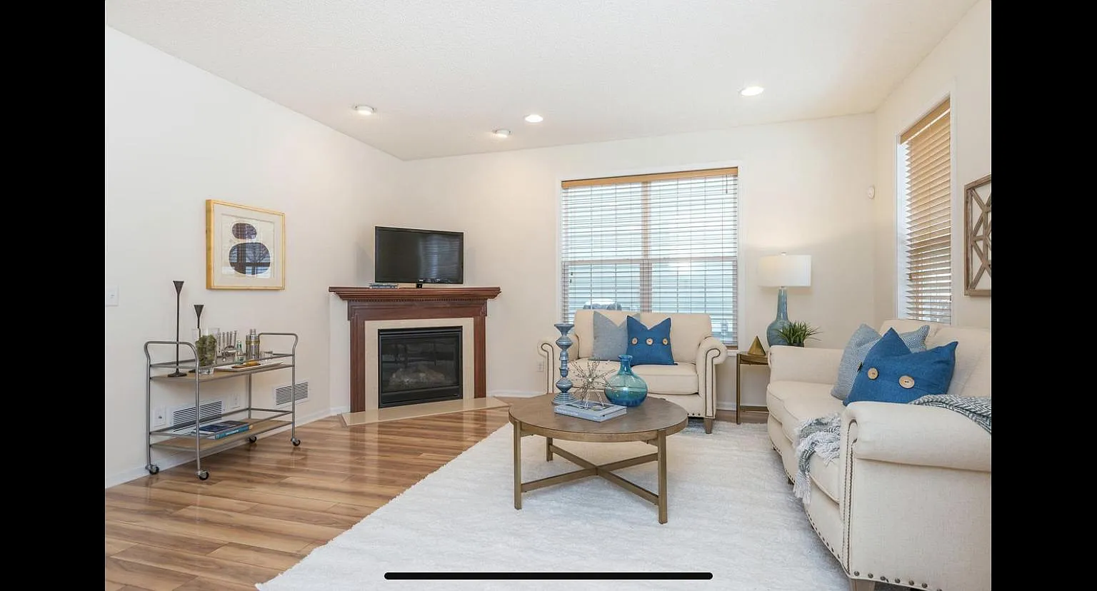 4 bed, 3.5 bath, 2291 sqft, $2,999 — Photo 3