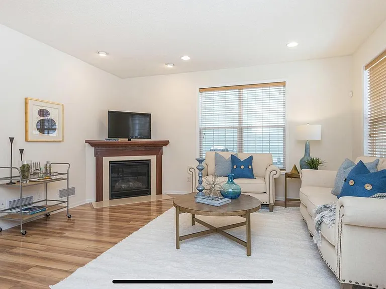10009 Gentian Dr — Photo 3