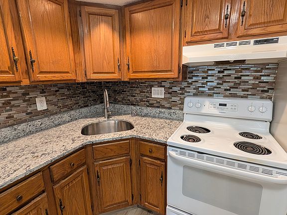 3rd image of 17-AB5 Regan St #5B