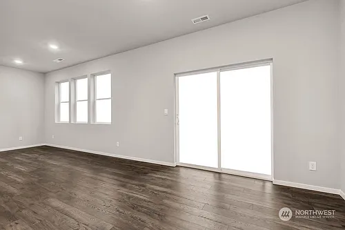4255 Savannah Loop NE Photo 1