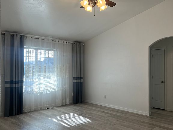 4th image of 1238 Wirsching Ave W