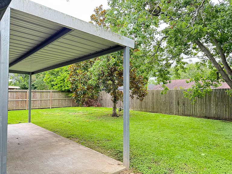2318 N Austin Ave — Photo 11
