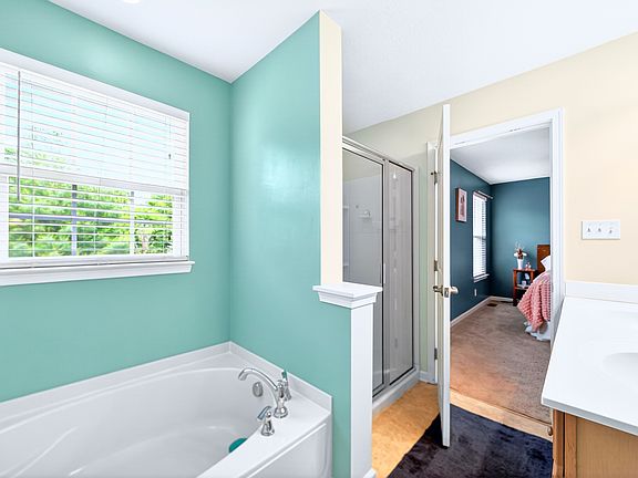 5th image of 108 Noble Woods Dr