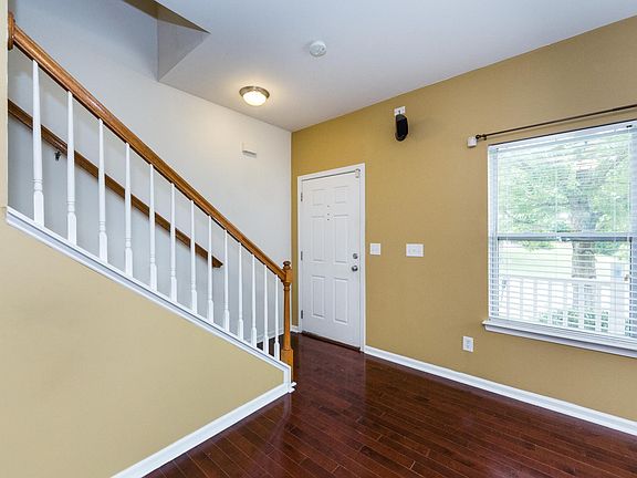 4th image of 233 Flanders Dr