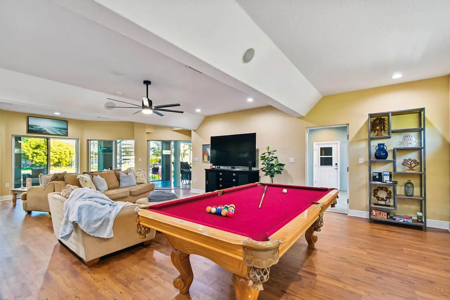 4 bed, 3.0 bath, 2863 sqft, $13,887 — Photo 3