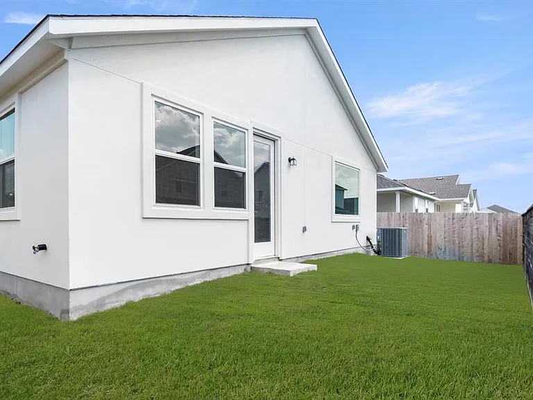 1012 Yaupon Holly Dr — Photo 30