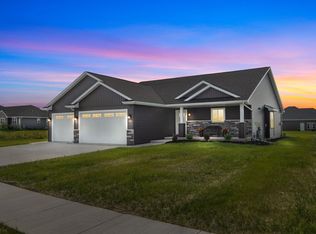 5702 N Yosemite Ln, Appleton, WI 54913