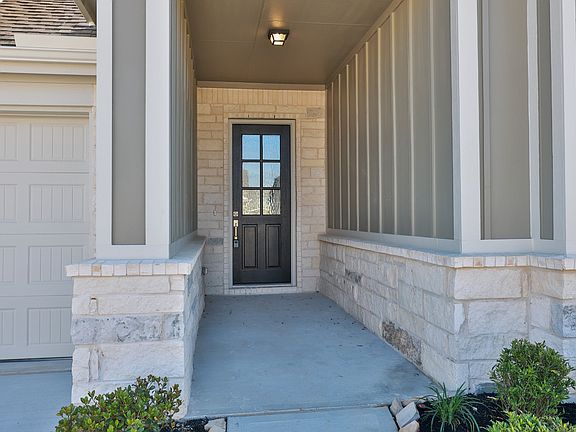 3rd image of 6305 Promenade Dr