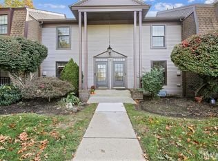 323 Gill Ln APT 10B, Iselin, NJ 08830