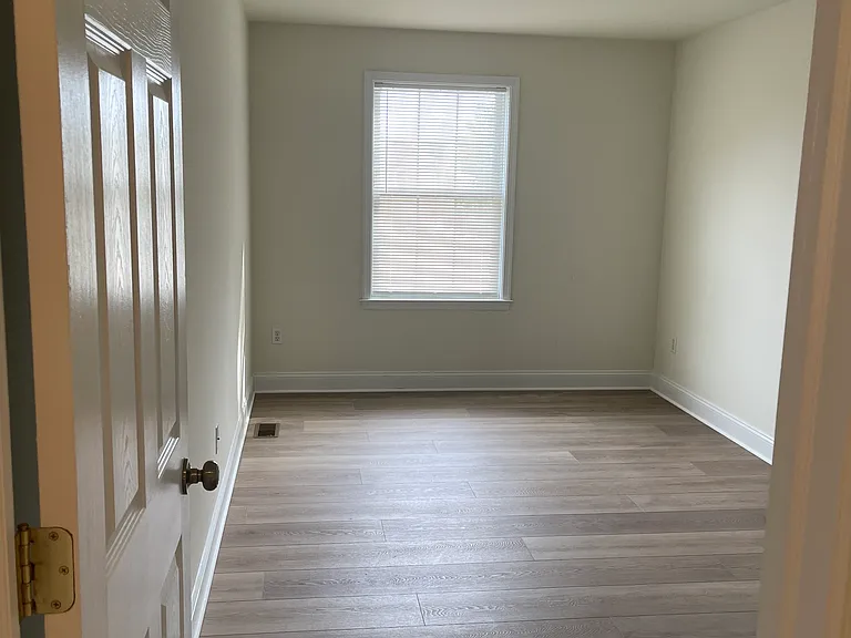 225 W 5th Ave — Photo 24