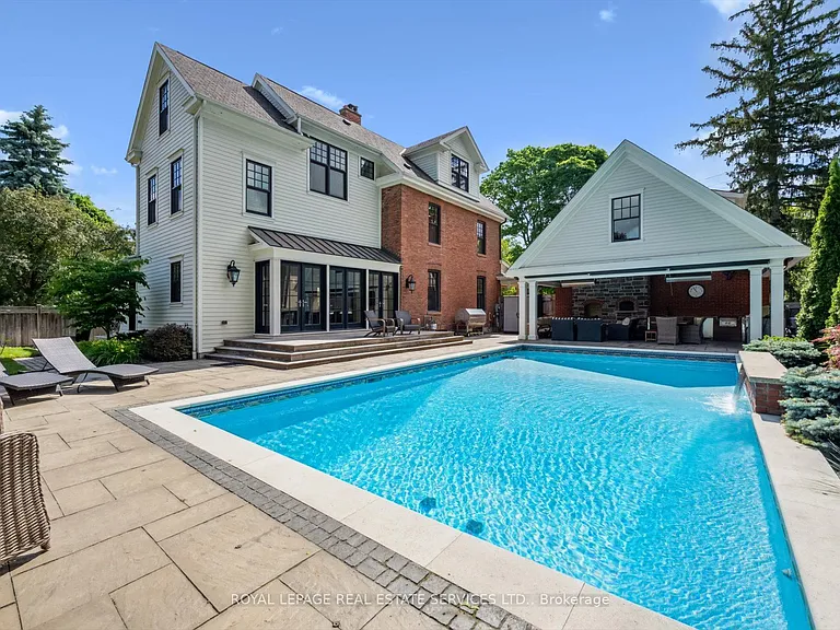 335 Lakeshore Rd W — Photo 45