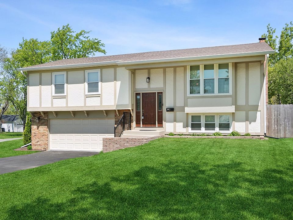 1st image of 224 E Cedarwood Ct