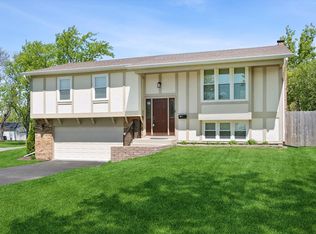 224 E Cedarwood Ct, Palatine, IL 60067