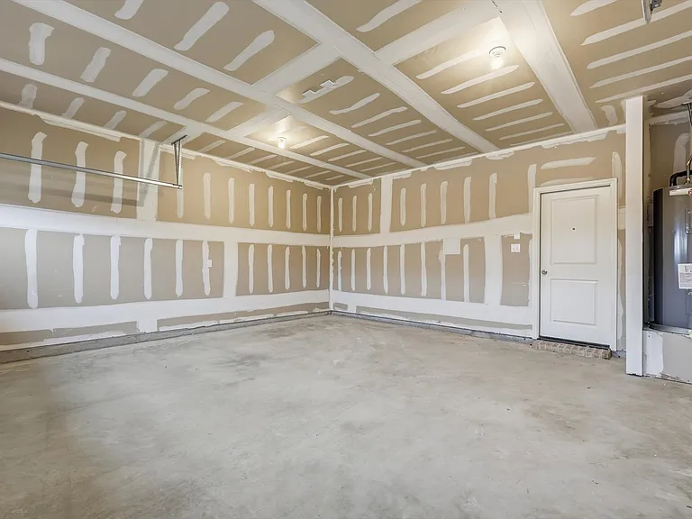 2106 Meadow Park Dr — Photo 29