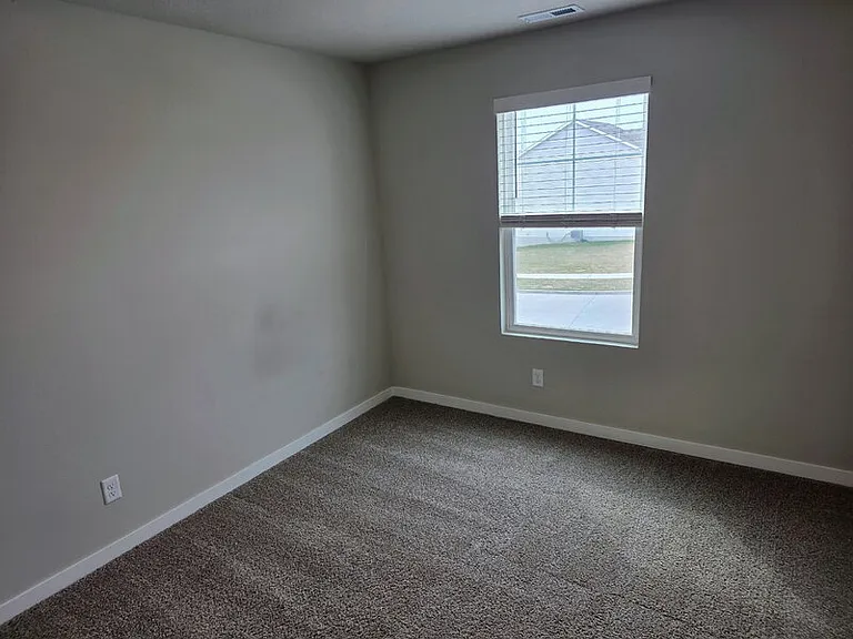 655 NW Williamsburg Ln — Photo 32