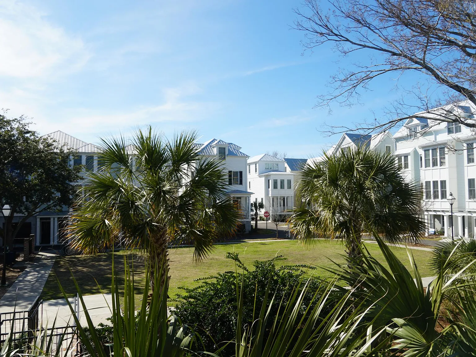 4 bed, 3.5 bath, 1600 sqft, $7,400 — Photo 3
