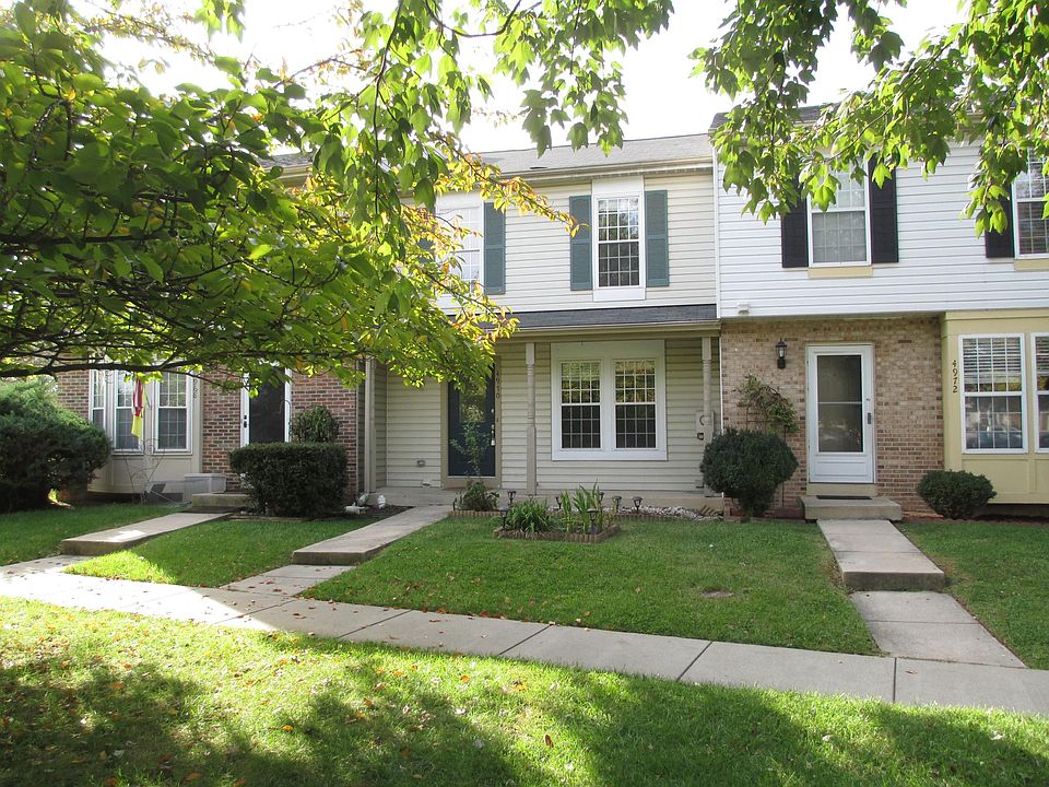Beautiful house with huge green spaces right around the corner
