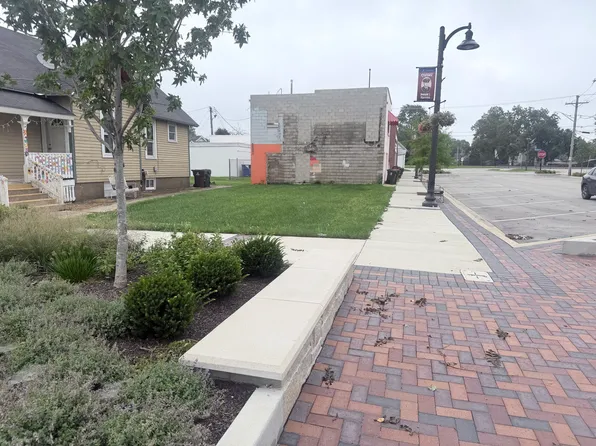 201 N 2nd St, Peotone, IL 60468