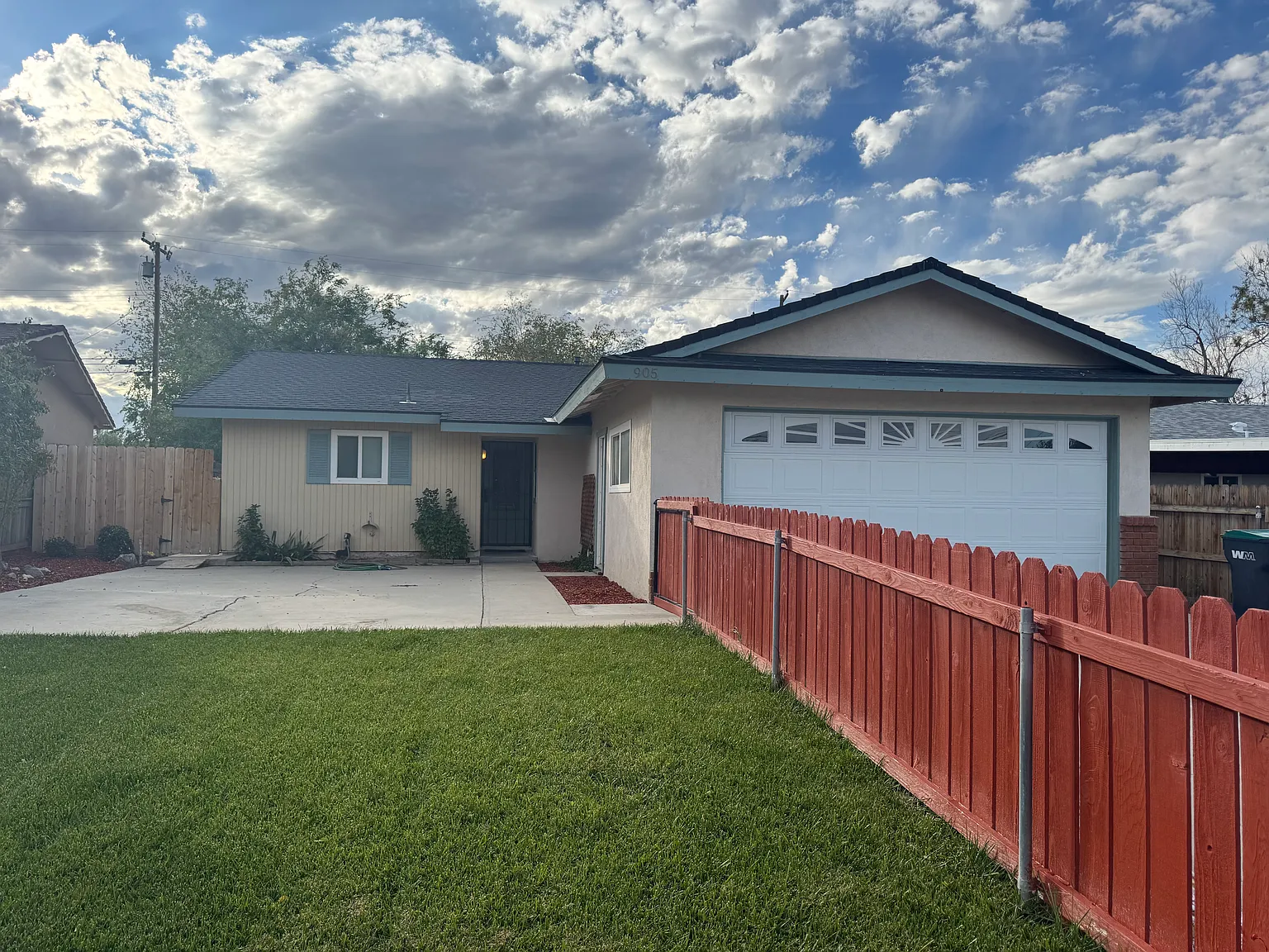 3 bed, 1260 sqft, $2,400 — Photo 1