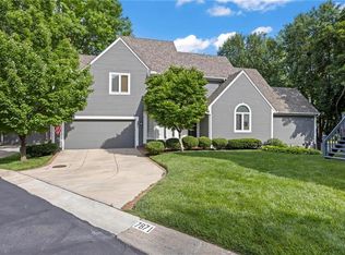 7871 Howe Cir, Prairie Village, KS 66208
