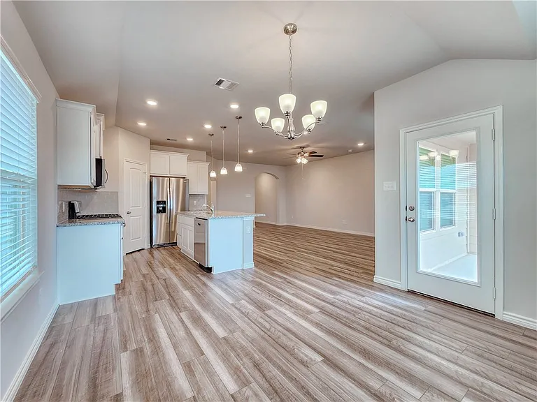 6130 Darlington Ave — Photo 13