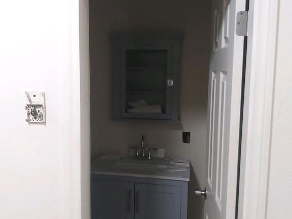 4th image of 2329 Griffin Ave